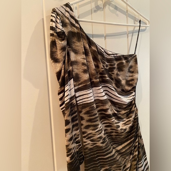 Forever 21 One Shoulder dress - Picture 2 of 6